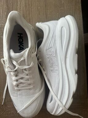 Hoka Women's White Bondi 9 Size 9.5